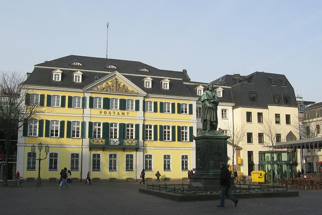 Altes Postamt (ehemaliges Fürstenbergisches Palais) am Bonner Münsterplatz (2012).