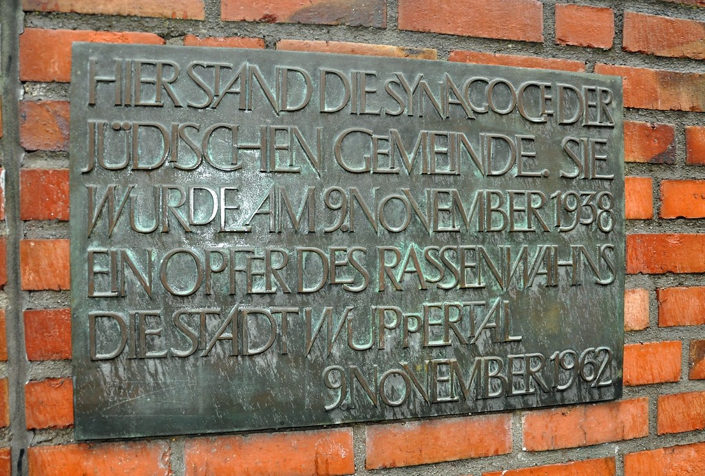 Gedenkstein an die "Alte Synagoge" am früheren Standort der Synagoge Elberfeld (2014).