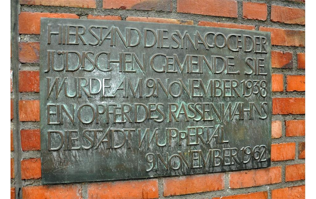 Gedenkstein an die "Alte Synagoge" am früheren Standort der Synagoge Elberfeld (2014).