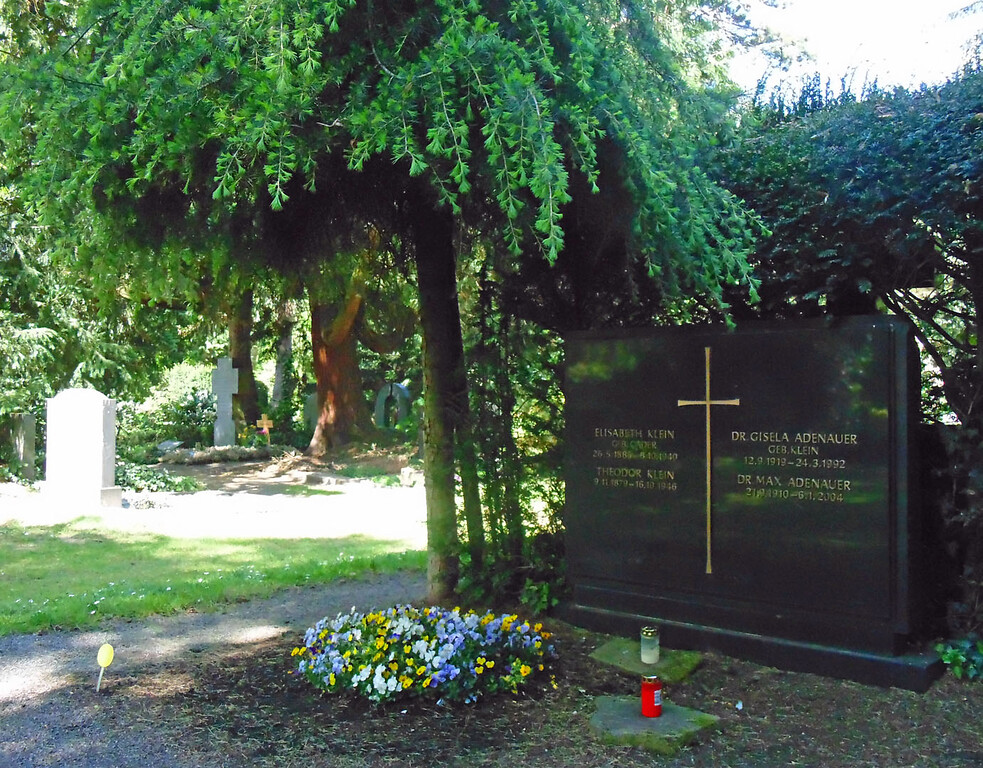 Grab von Max Adenauer und seiner Gattin Gisela, geborene Klein, auf dem Melatenfriedhof in Köln-Lindenthal (2020)