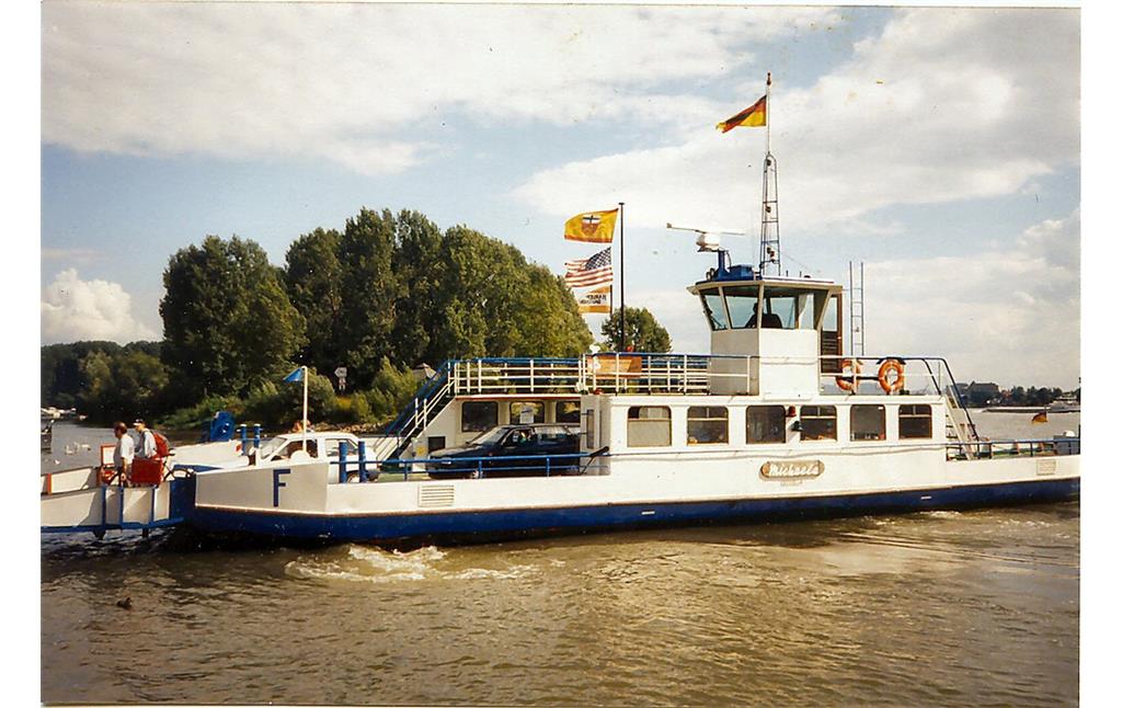 Das Fährboot "Michaela" der Rheinfähre zwischen Mondorf und Graurheindorf auf der Mondorfer Rheinseite (1995).