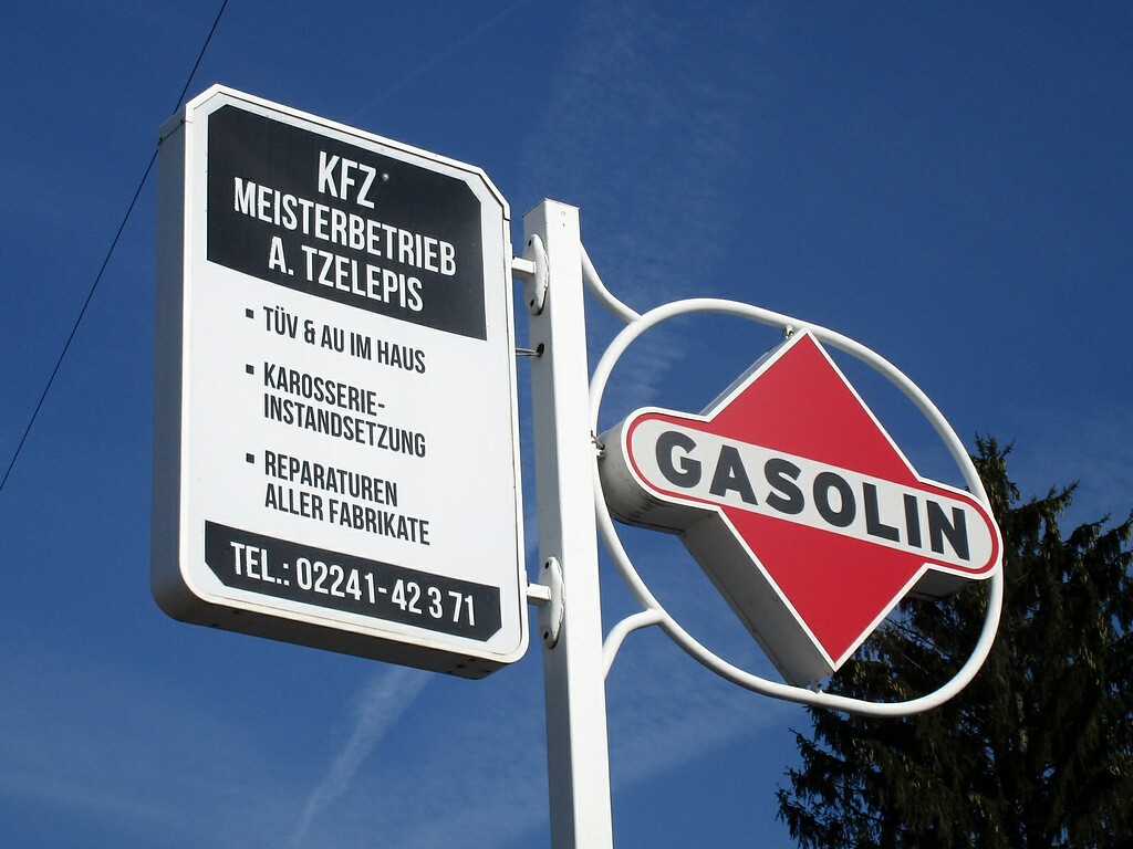 Werbepylon an der früheren Gasolin-Tankstelle in Troisdorf-Spich (2022), heute als KFZ-Meisterbetrieb geführt.