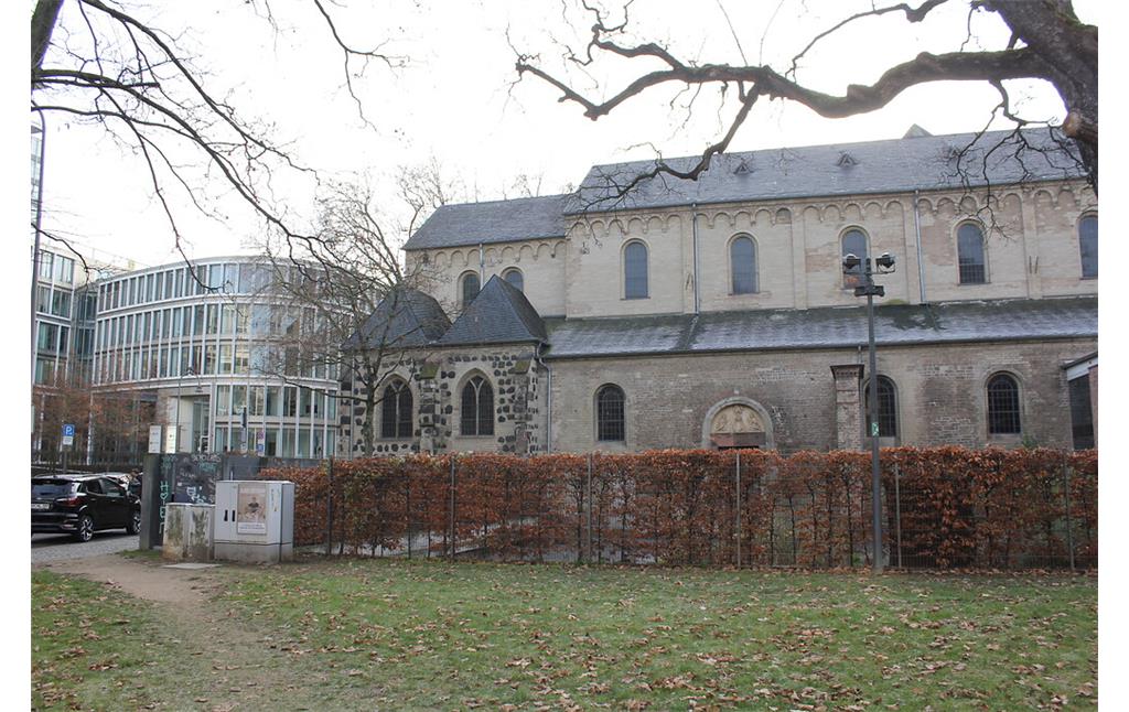 St. Cäcilien mit angrenzendem Glasbau in Köln Altstadt-Süd (2021)