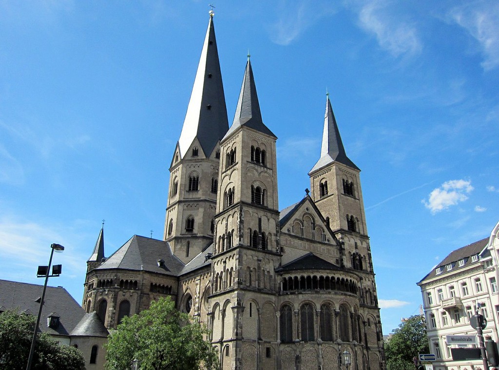 Cassiusstift (Münster in Bonn), Ansicht der Stiftskirche von Osten (2011)