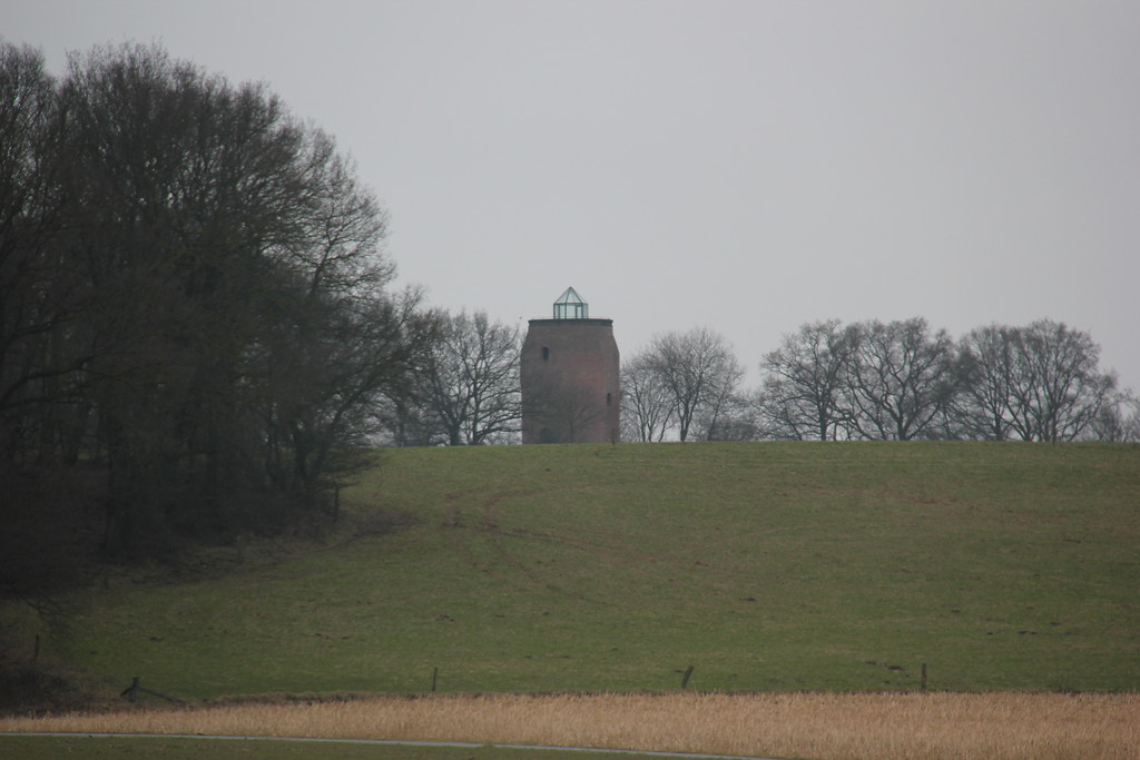 Blick auf die Hohe Mühle in Uedem-Uedemerfeld über Acker- und Grünlandflächen hinweg (2013)