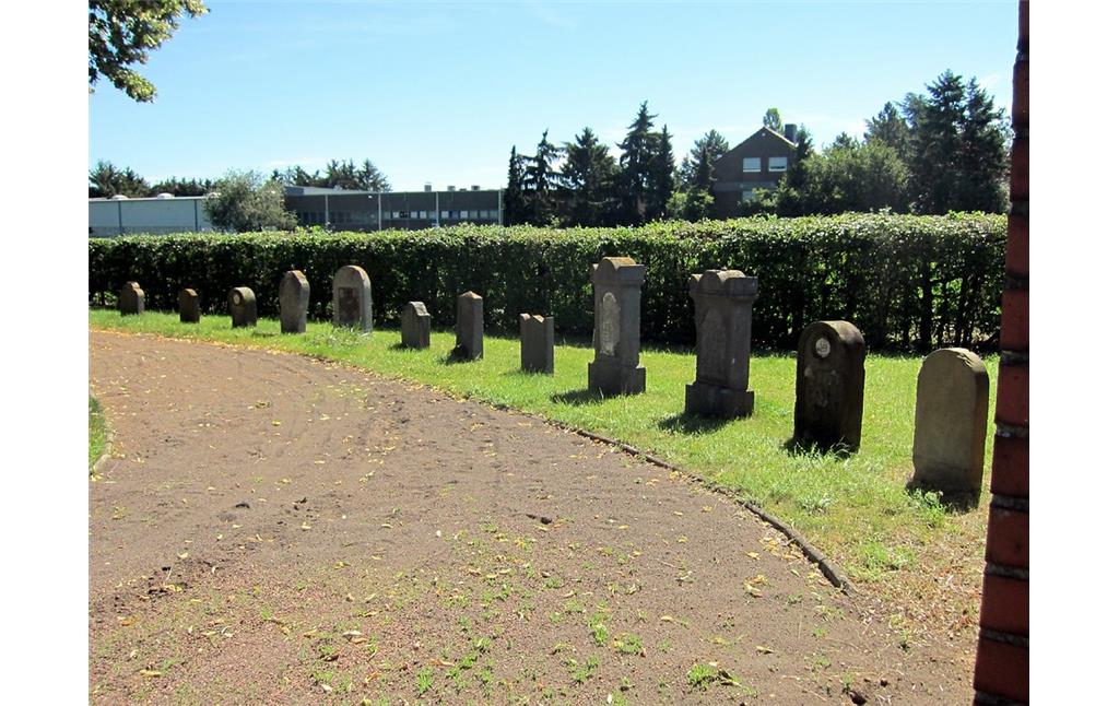 Grabsteine auf dem jüdischen Friedhof Frauenberger Straße Euskirchen (Juli 2012).