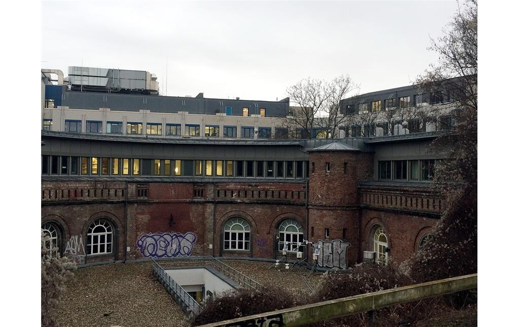 Rückseite des ehemaligen Forts V im Inneren Grüngürtel in Köln (2016)