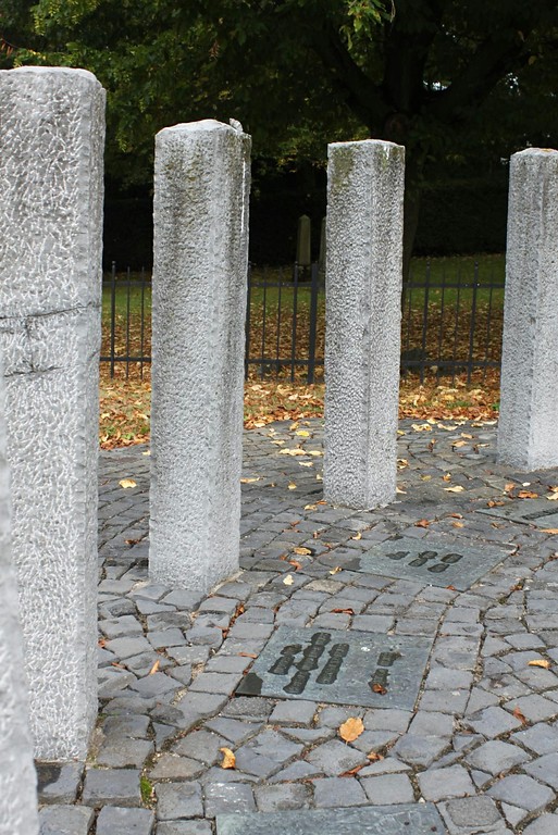 Gedenkstätte für die ermordeten Nümbrechter Bürger jüdischen Glaubens auf dem Judenfriedhof "Alte Weiher Wiese" (2013).