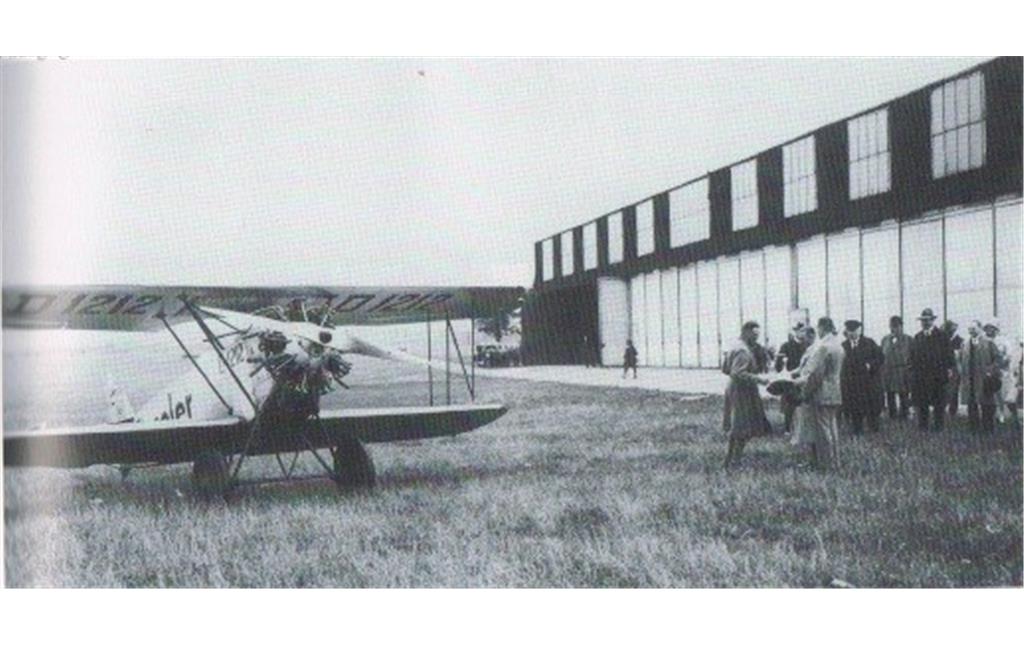 Historisches Foto der Fliegerhalle des Hangelarer Flugplatzes im Jahre 1917.