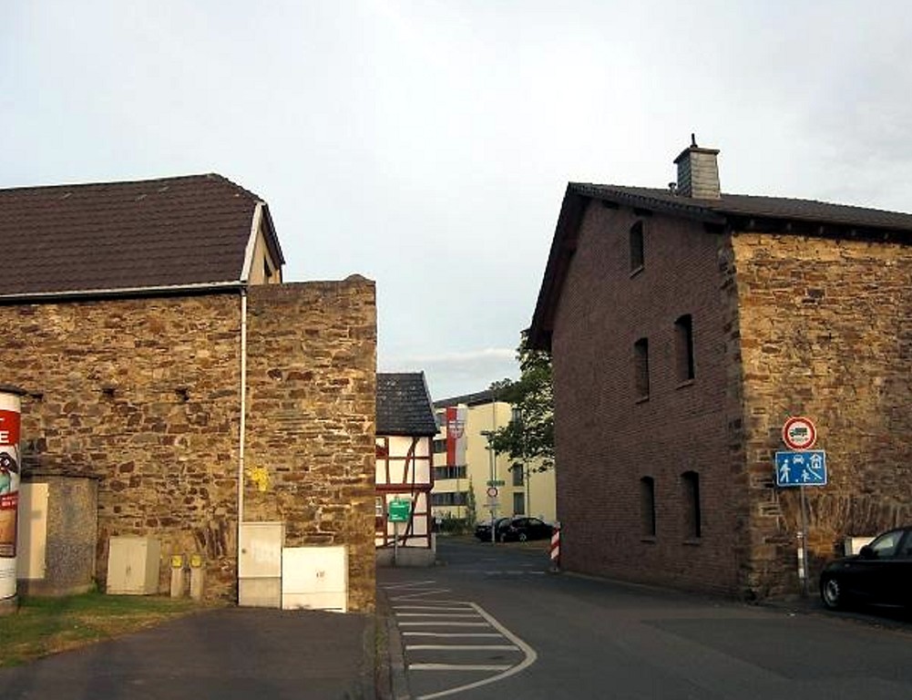 Der Mauerdurchbruch der Plätzerstraße im Osten der Ahrweiler Stadtbefestigung (2014)
