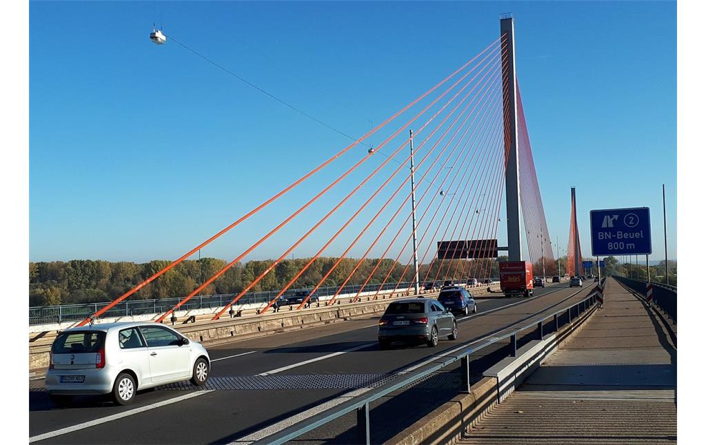Blick auf die Fahrbahn der Bundesautobahn A 565 auf der Bonner Nordbrücke "Friedrich-Ebert-Brücke" (2017)