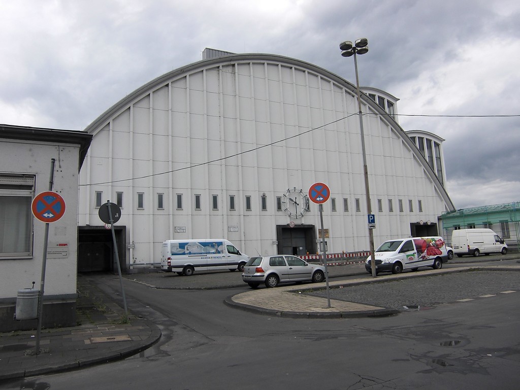 Die Großmarkthalle in Köln-Raderberg (2013). Auf dem Gelände befand sich früher der jüdische Friedhof "Judenbüchel".