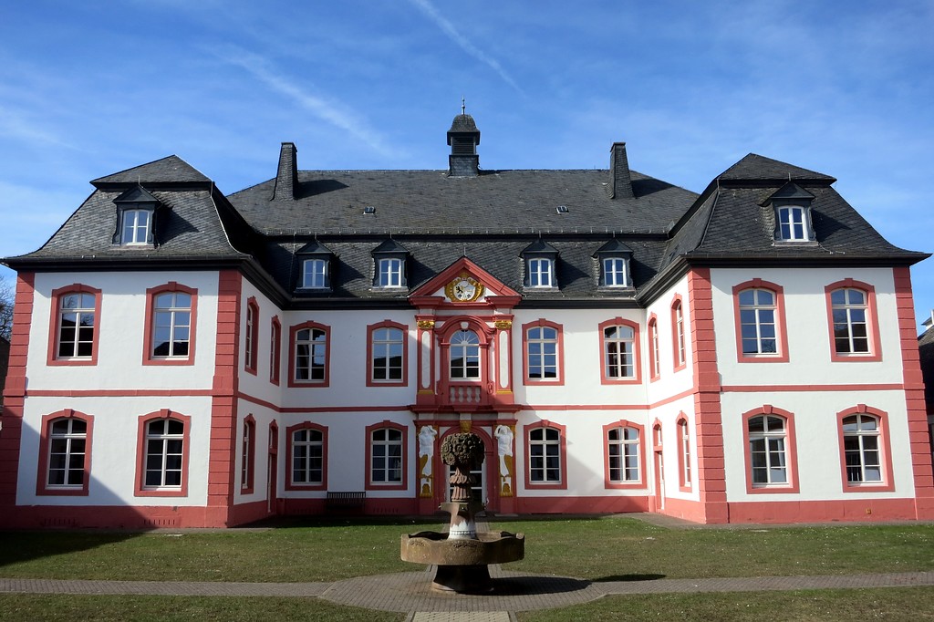 Der zentrale Bau des Barockschlosses Bitburg (2015)