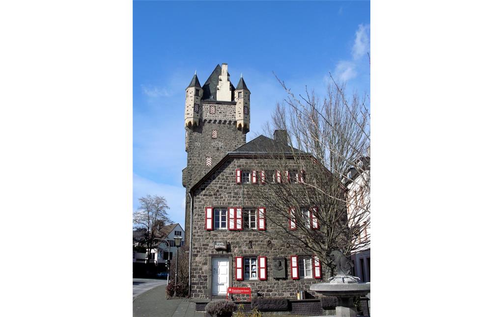 Das Obertor in Mayen (Aufnahme 2013) gehört zu den erhaltenen Teilen der mittelalterlichen Stadtmauer und befestigung.
