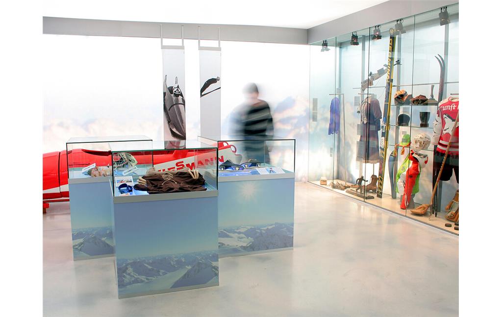 Ausstellung zu Wintersport im Deutschen Sport & Olympia Museum in Köln-Altstadt-Süd (2005).