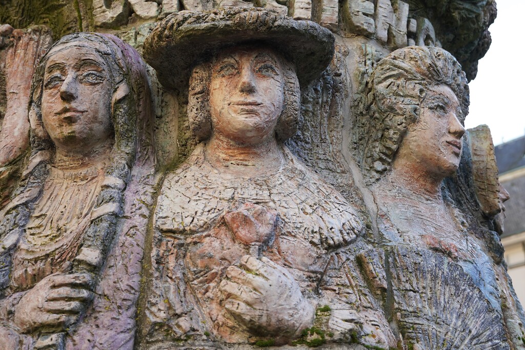 Detail der Figur "Niederländerin" des Kölner Frauenbrunnens (2023).
