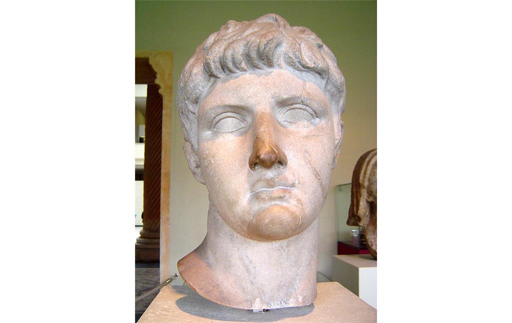 Büste des Nero Claudius Drusus (38-9 v. Chr., auch der "ältere Drusus" oder "Drusus maior", römischer Politiker, Feldherr und Stiefsohn des Kaisers Augustus) im Musée du Cinquantenaire, Brüssel (2004/2005)