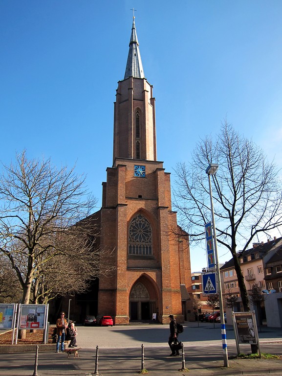 Evangelische Kreuzkirche in Bonn vom Kaiserplatz aus gesehen (2015)