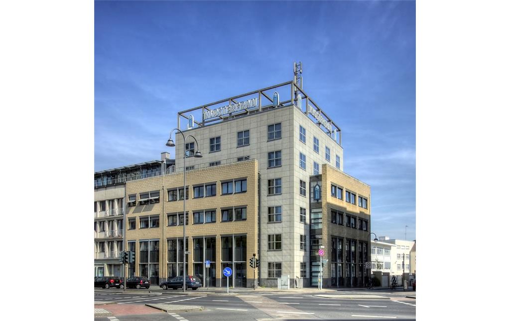 Das Gebäude der Zentrale der "Klosterfrau Healthcare Group" an der Ecke Gereonstraße / Klingelpütz in Köln-Altstadt-Nord (2010).