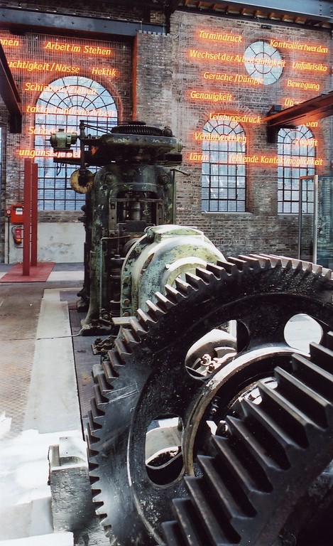 LVR-Industriemuseum, Zinkfabrik Altenberg, Zahnräder im Foyer