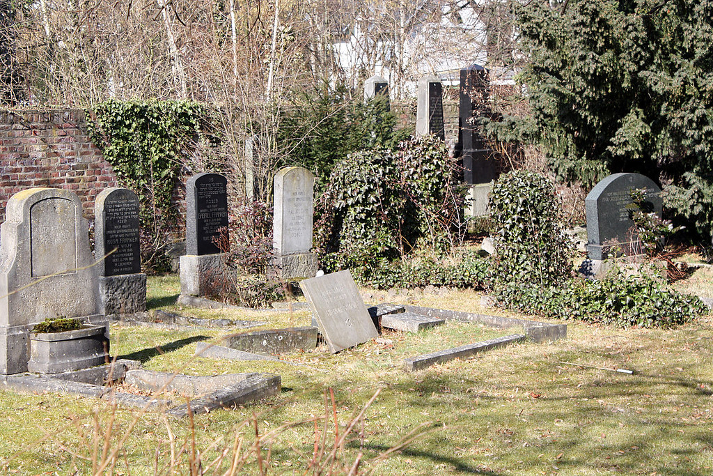 Blick auf das Gräberfeld auf dem jüdischen Friedhof am Römerhofweg in Erftstadt-Lechenich (2009).