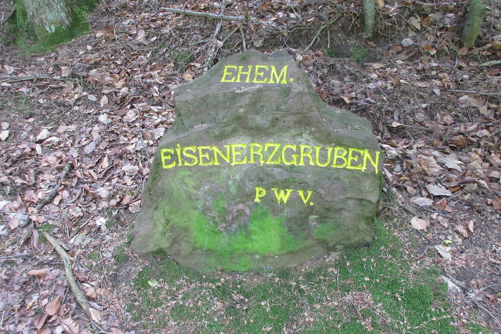 Ritterstein Nr. 28 "Ehem. Eisenerzgruben" bei Böllenborn (2018)