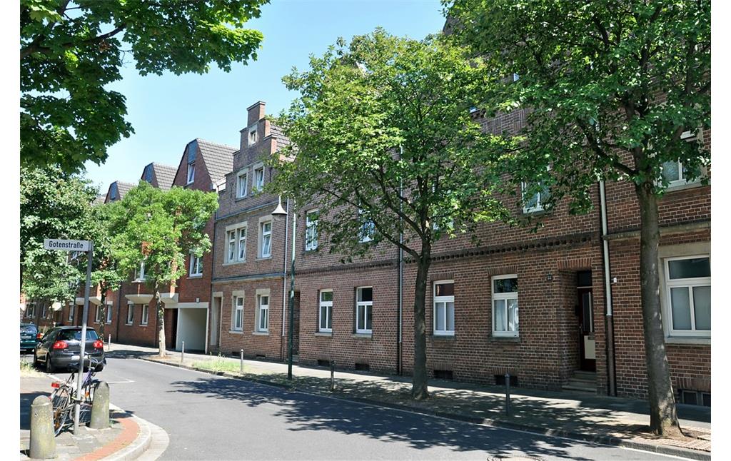 Wohnhäuser in der Wohnsiedlung "Kolpingviertel" in Neuss (2017).