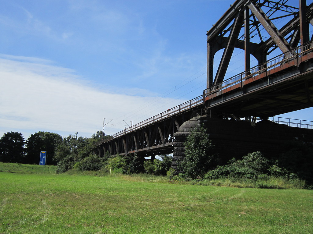 Haus-Knipp-Brücke bei Baerl, westliche Vorlandbrücke (2012)