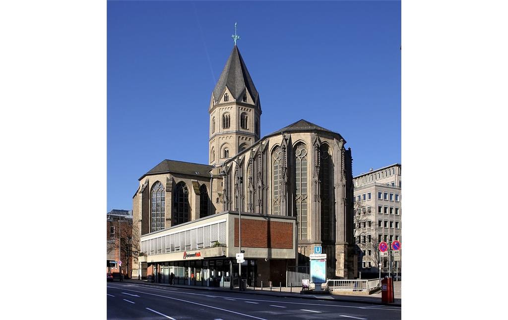 Blick auf die Kirche des früheren Kollegiatstifts Sankt Andreas in Köln, Ansicht von der Komödienstraße aus mit dem Dom im Rücken (2010)