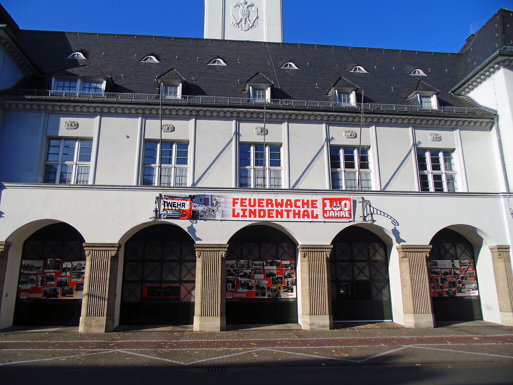 Frontalansicht der Feuerwache Lindenthal in Köln-Lindenthal (2020).