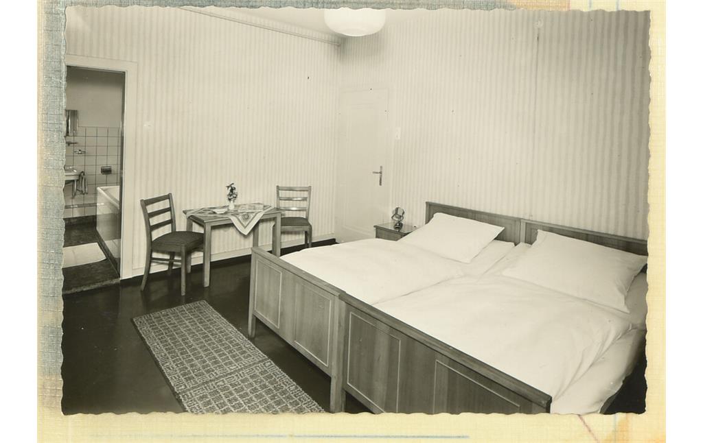 Historische Fotografie eines Hotelzimmers im Berghotel Rittersturz (1960er Jahre)