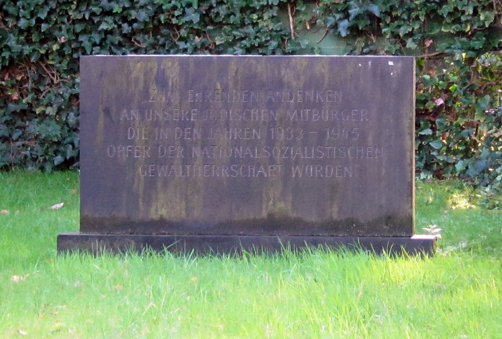 Gedenkstein auf dem jüdischen Friedhof am Strathhof in Krefeld-Hüls (2014).