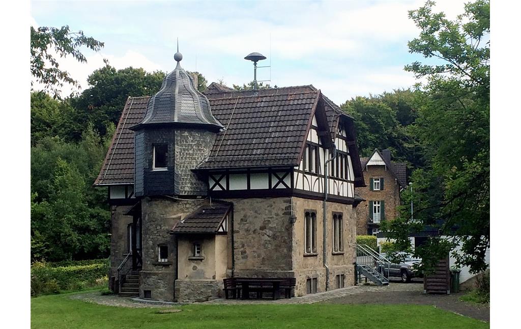 Das ehemalige Forsthaus Lohrberg in Königswinter-Margarethenhöhe (2015), seit 2012 "Naturparkhaus Siebengebirge" des Verschönerungsvereins für das Siebengebirge VVS.