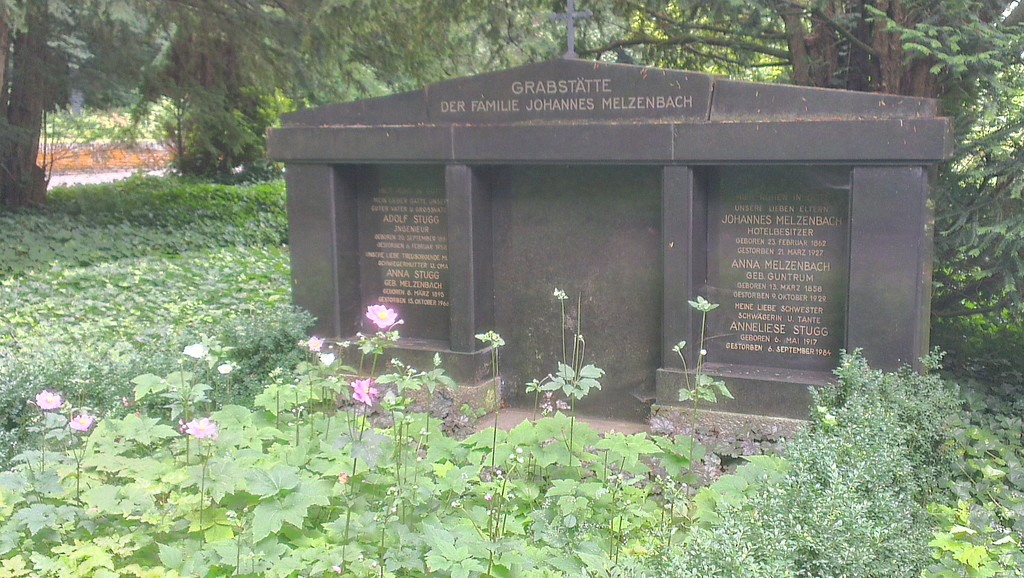 Eine repräsentative Familiengrabstätte auf dem Koblenzer Hauptfriedhof (2014).