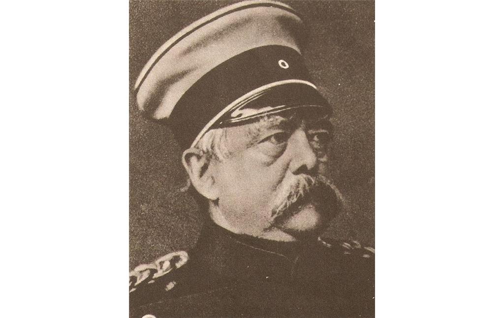 Historische Fotografie von 1877: Brustbild-Portrait des Reichskanzlers Otto von Bismarck (1815-1898).