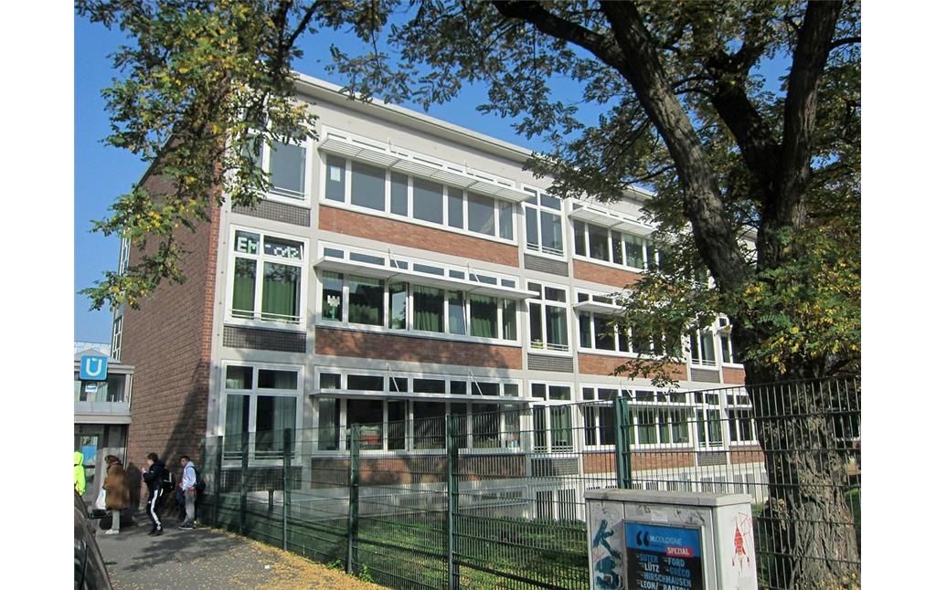 Das Hauptgebäude der Katholischen Hauptschule KHS am Griechenmarkt in Köln (2012).