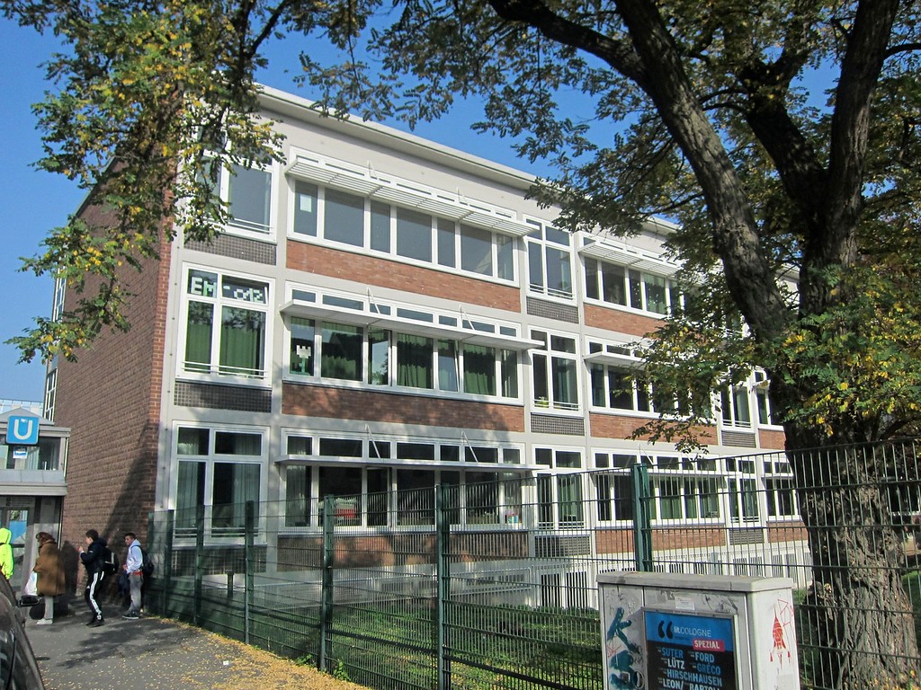 Das Hauptgebäude der Katholischen Hauptschule KHS am Griechenmarkt in Köln (2012).