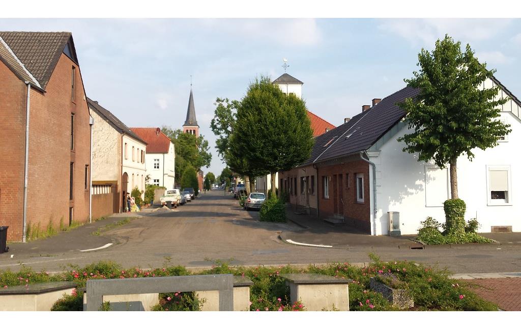 Straße in Neu-Büderich (2015)