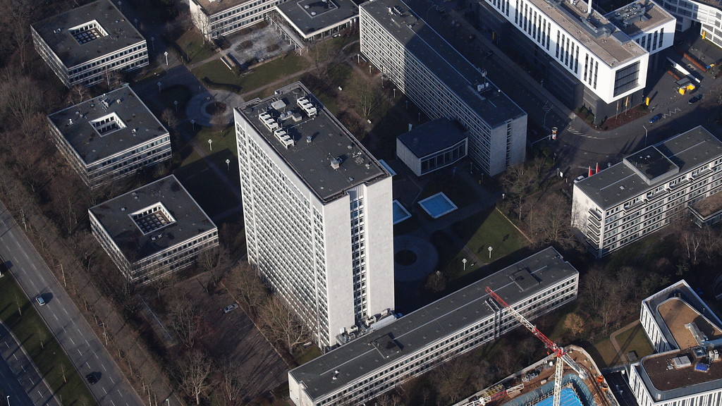 Luftaufnahme des Hochhauses im Bonner Tulpenfeld und seiner Umgebung (2015).
