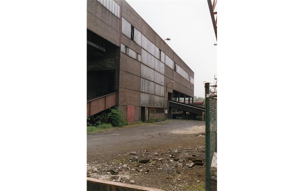 Außenansicht des Wagenumlaufs des Schachtes 1 der Zeche Zollverein, Schächte 1-2-8 (1991)
