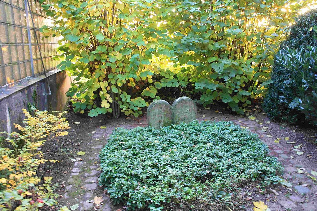 Grabstelle auf dem Jüdischen Friedhof in der Baumstraße in Erftstadt-Dirmerzheim (2010)