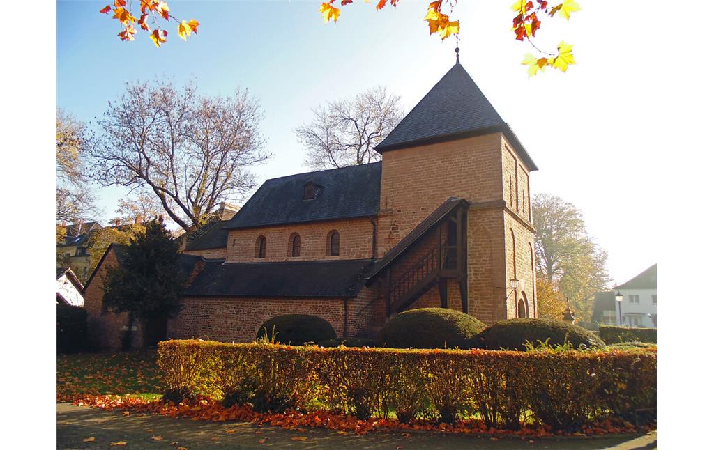 Die Kirche Krieler Dömchen, eigentlich Alt St. Stephan, in Köln-Lindenthal von Norden aus gesehen (2020).