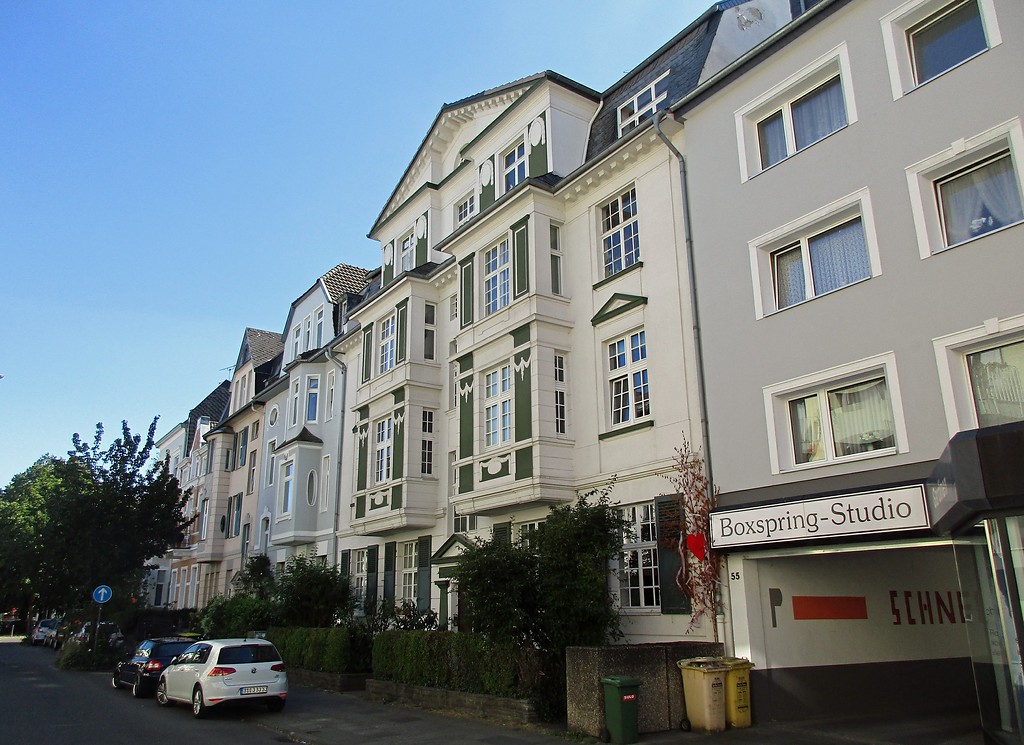 Das villenartige Wohnhaus in der Haydnstraße 49 im Bonner Musikerviertel im Stadtteil Weststadt (2016).