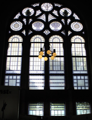 Alte Synagoge Essen: die Festtagsfenster im Obergeschoss (Bild 7, Aufnahme 2007).
