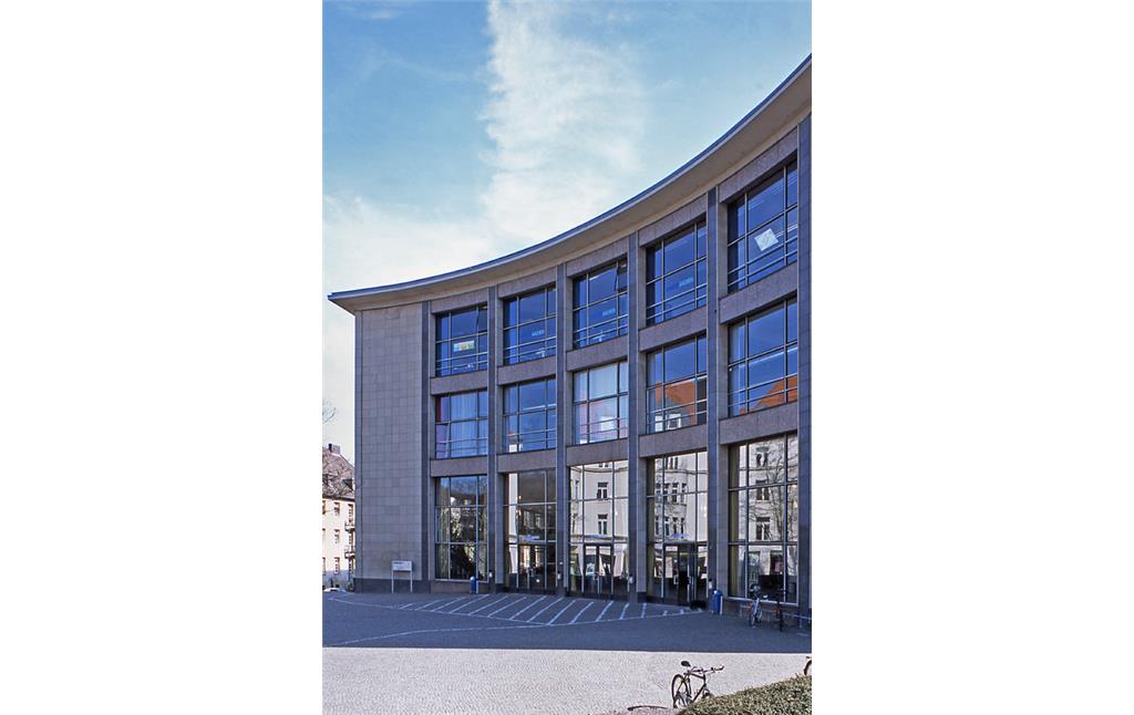 Das große Hörsaalgebäude der RWTH Aachen in der Wüllnerstraße 9
