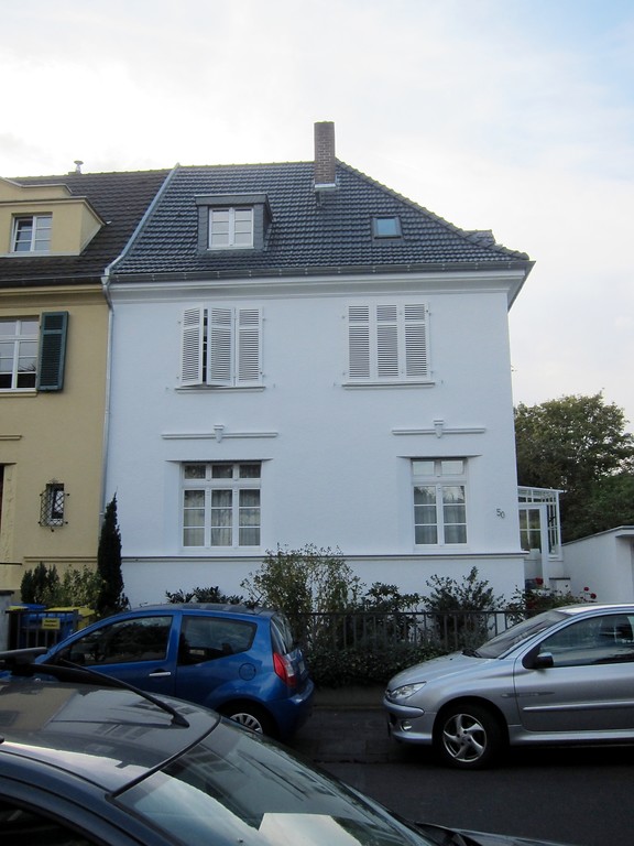 Frontansicht des Wohnhauses Eduard-Pflüger-Straße 50 in Bonn (2014)