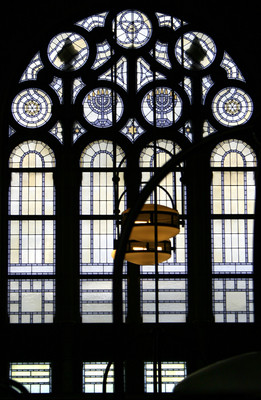 Alte Synagoge Essen: die Festtagsfenster im Obergeschoss (Bild 3, Aufnahme 2007).