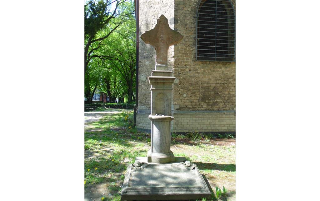 Denkmal für die mehr als 100 Toten einer Kölner Hochzeitsgesellschaft auf dem Friedhof Melaten (2020).