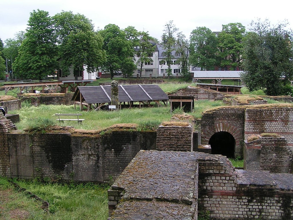Blick auf die ruinösen Überreste der Trierer Barbarathermen (2007)