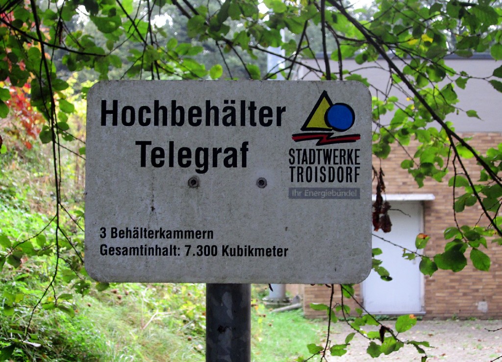 Schild am Wasserhochbehälter am Forsthaus Telegraf in der Wahner Heide (2011).